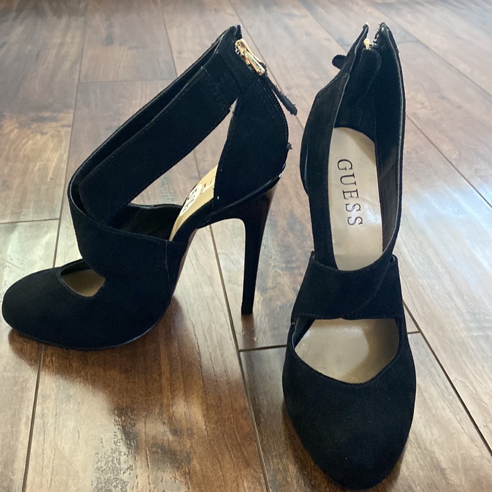 GUESS Black Suede Mary Jane stiletto 4.25” Heels 5.5